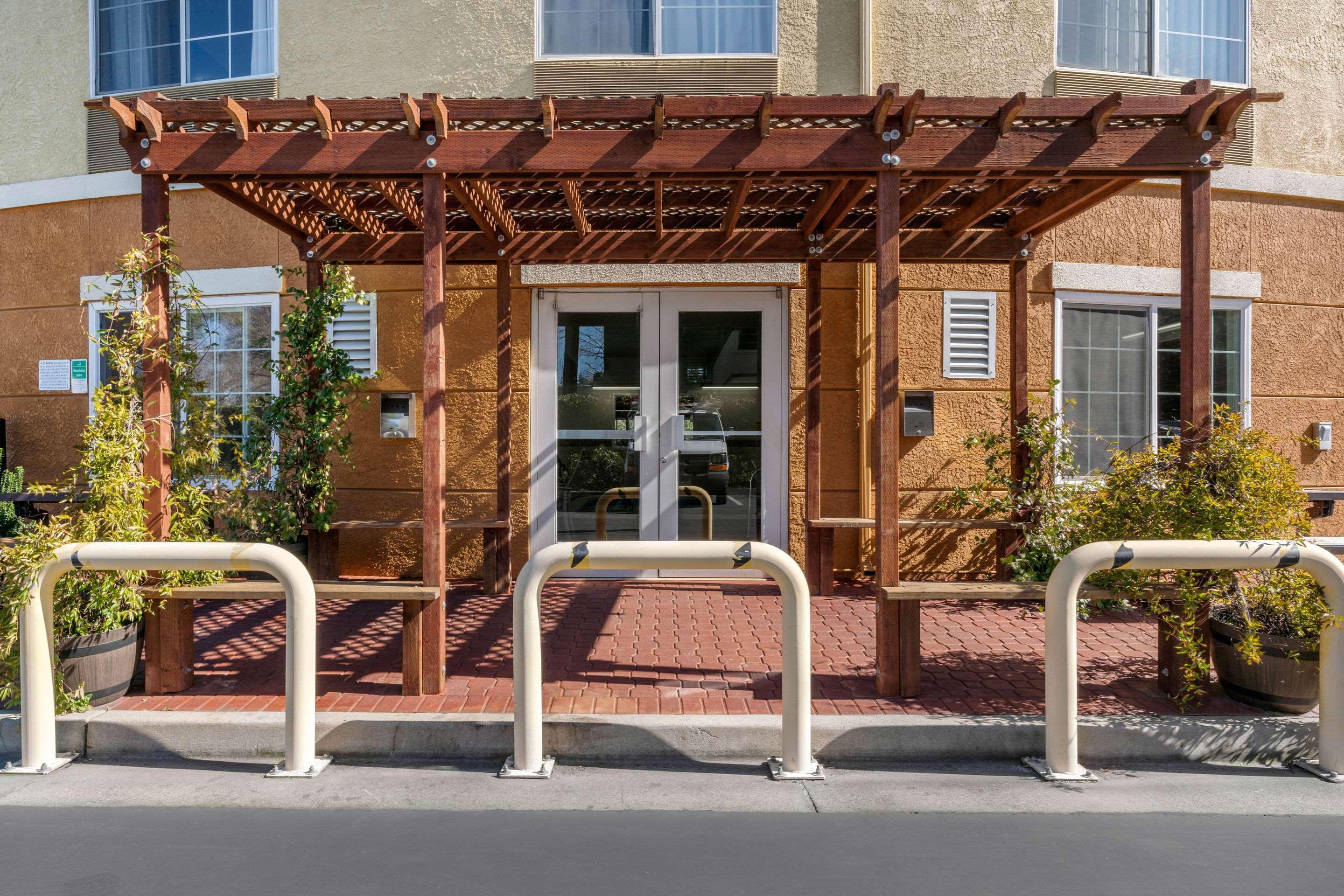 Comfort Inn & Suites Sacramento - University Area Eksteriør billede