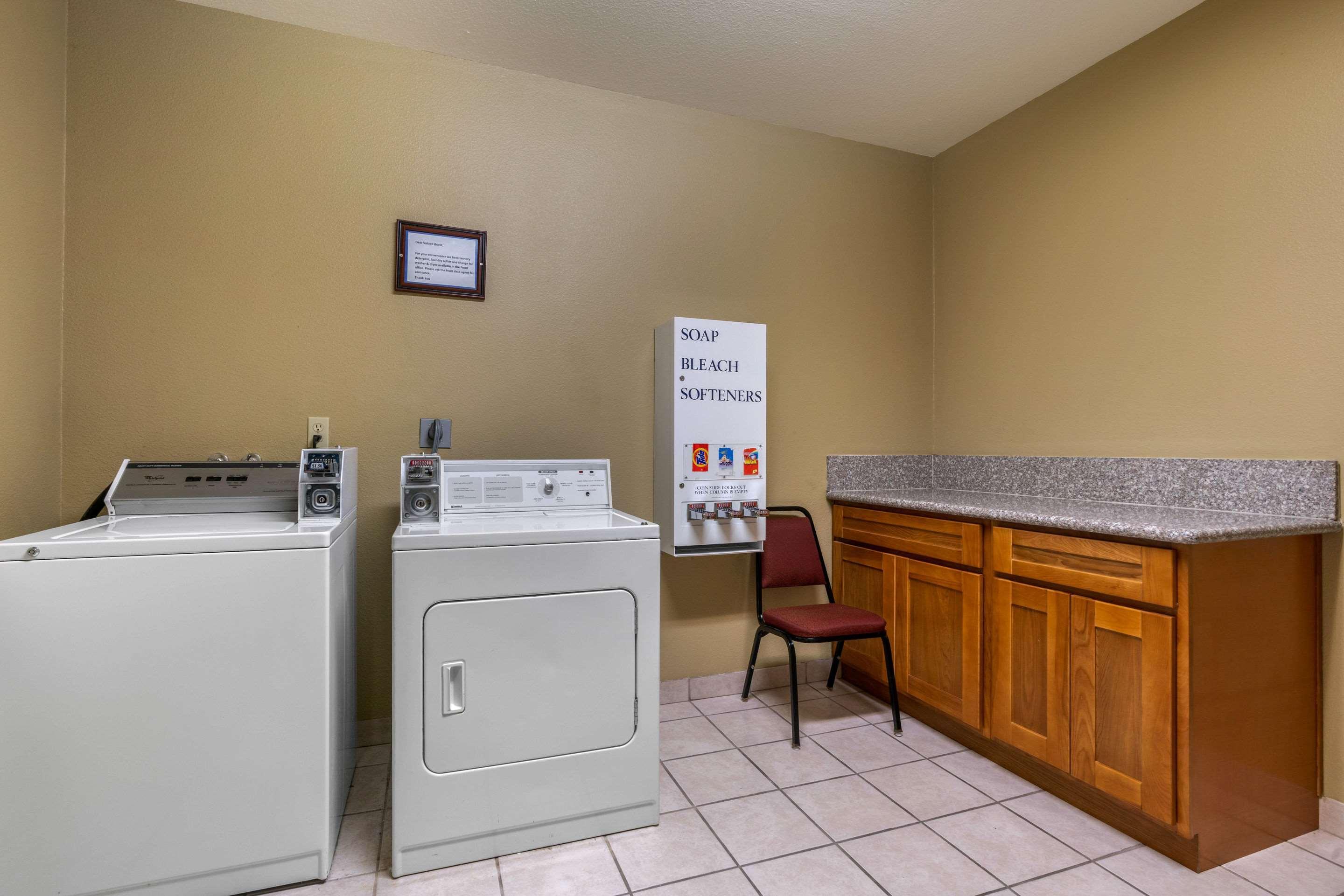 Comfort Inn & Suites Sacramento - University Area Eksteriør billede