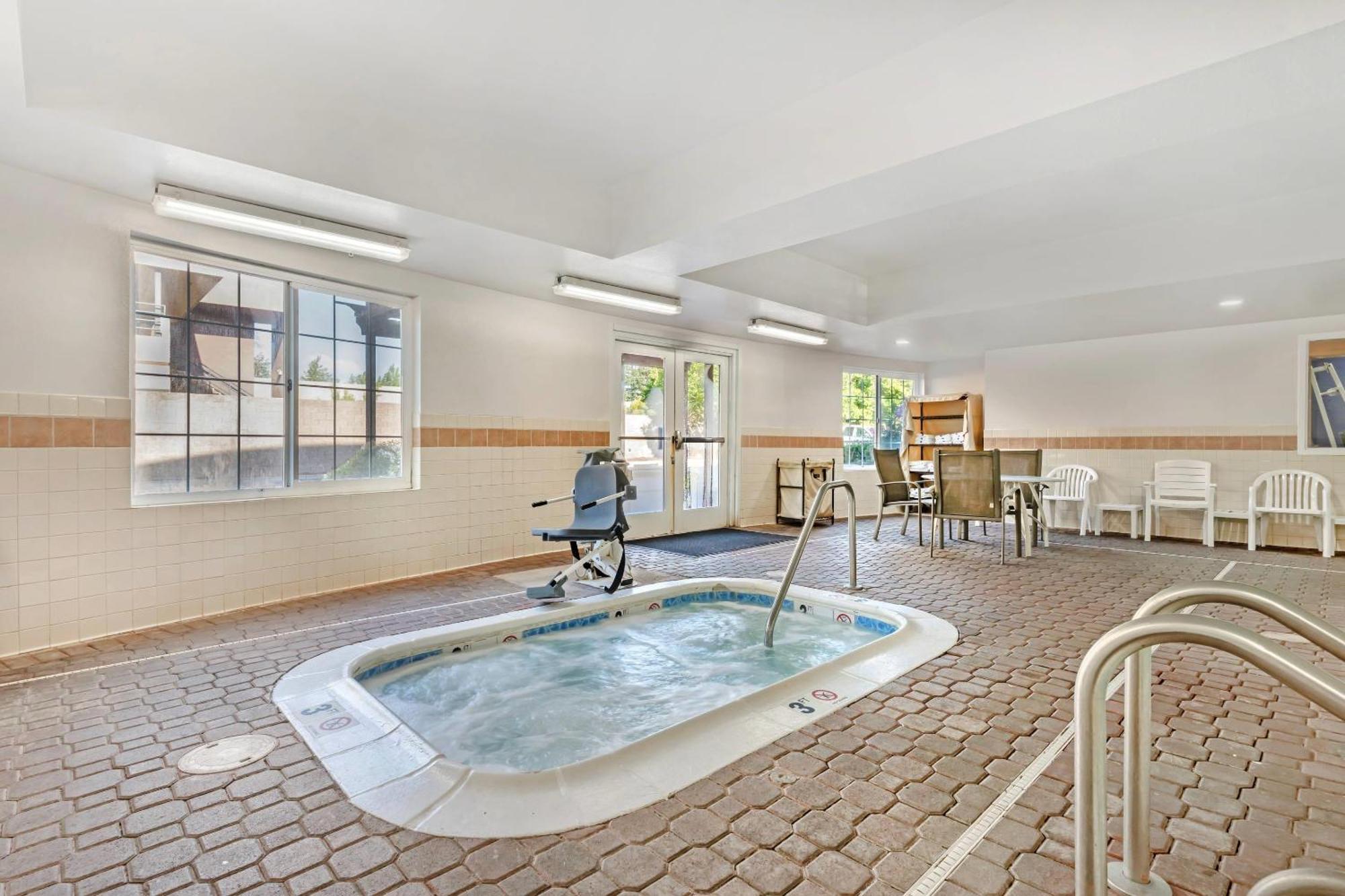 Comfort Inn & Suites Sacramento - University Area Eksteriør billede